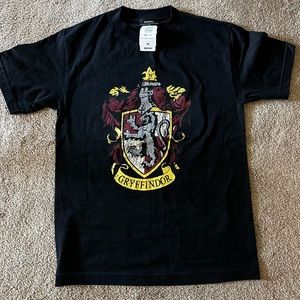 Harry Potter Gryffindor short sleeve shirt. Unisex Small